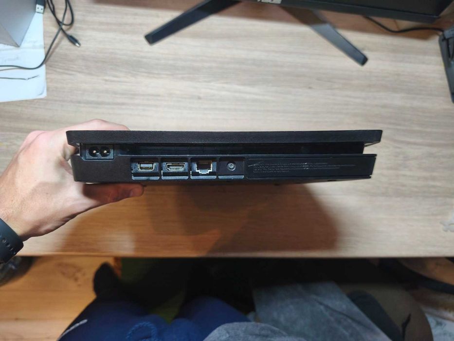 PS4 Slim 1TB | Обслужена, Тиха Робота | 2 Геймпади + Ігри
