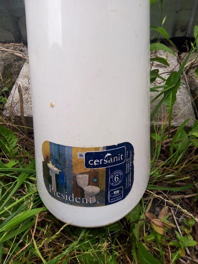 Stopa pod umywalkę nowa.