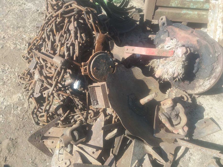 Ланцюги, редуктор з ланцюгом,вали й транспортери (для ферми, комбайна)