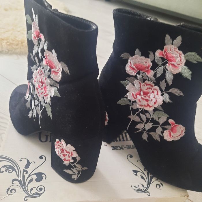 Чоботи жіночі , вишиті