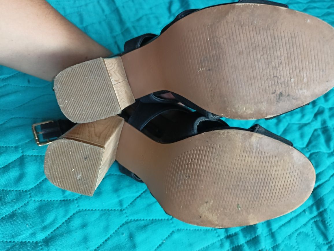Buty sandały na obcasie