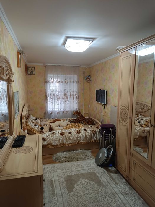 До квартири додається сарай з погребом у дворі.
І підвал під домом.