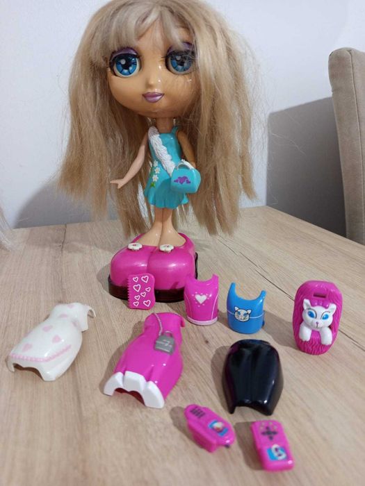 Bonecas Bratz. Roupa e acessórios
