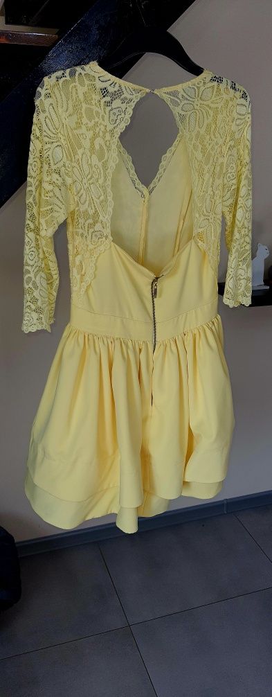 Żółta sukienka koronka