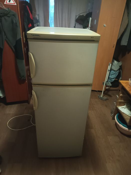 Продам двохкамерний холодильник. Ціна договірна