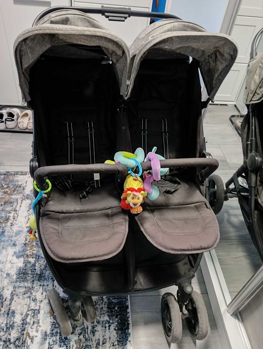 Wózek spacerowy dla bliźniąt