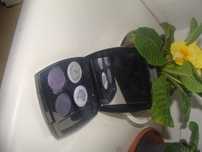 Cienie do powiek firm Avon