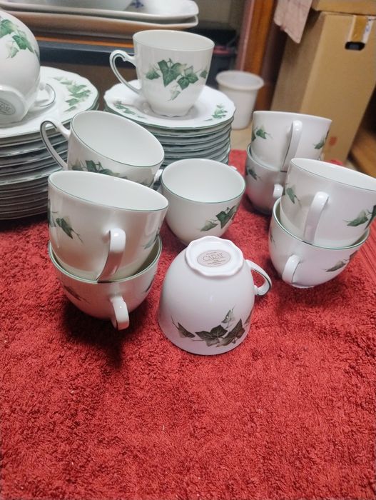 Zestaw obiadowo kawowy porcelana 68 elem.