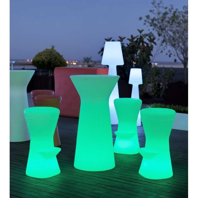 Mesas de bar com iluminação rgb