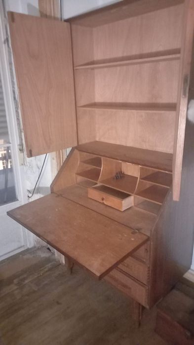 Escrivaninha de madeira bom estado