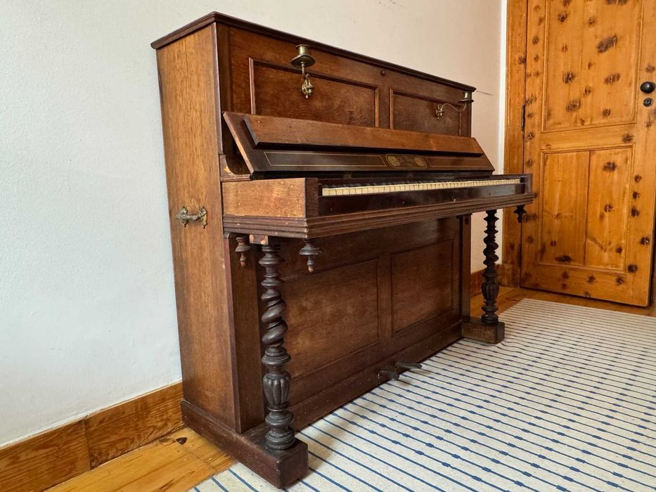 Piano Vertical H.Bord