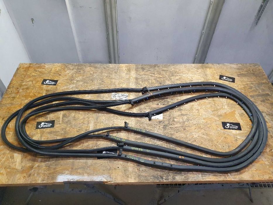 Uszczelka Guma Wokol Drzwi Karoseryjna Karoseria AUDI A4 B6 B7