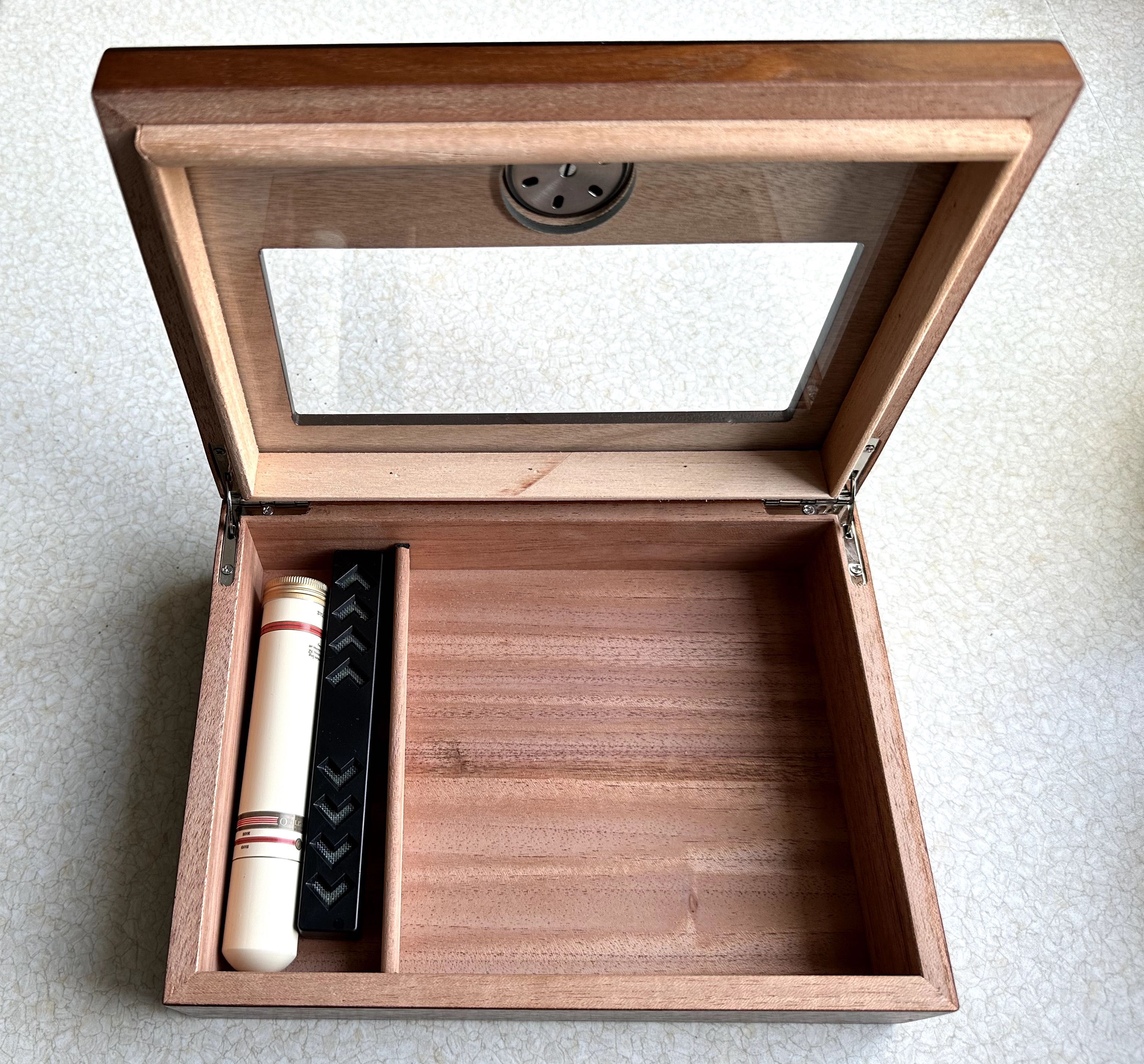 Humidor do cygar-cedrowy