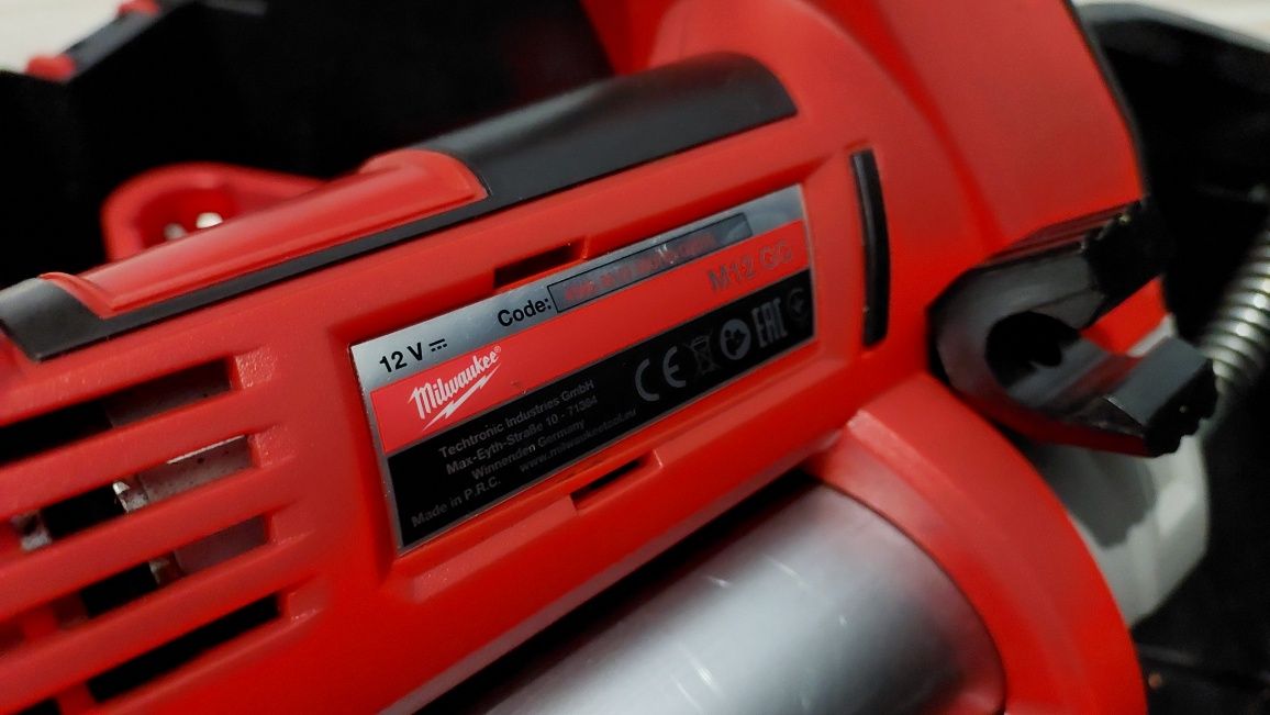 Шприц для змащування акумуляторний MILWAUKEE, M12 GG
