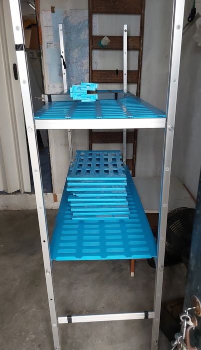 Prateleiras  em alumínio