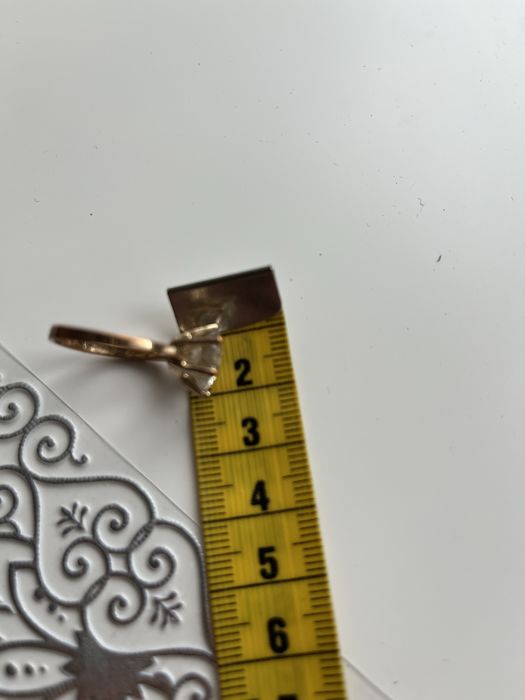 Pierścionek z dużym brylantem diamencik kamień