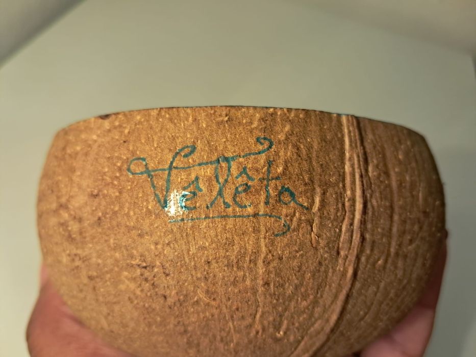 Coco pintando por dentro