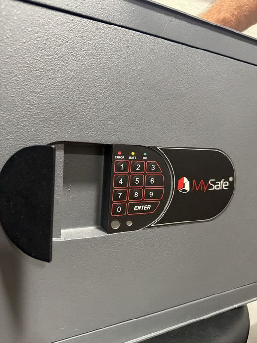 Меблевий сейф MySafe MSR.30.E