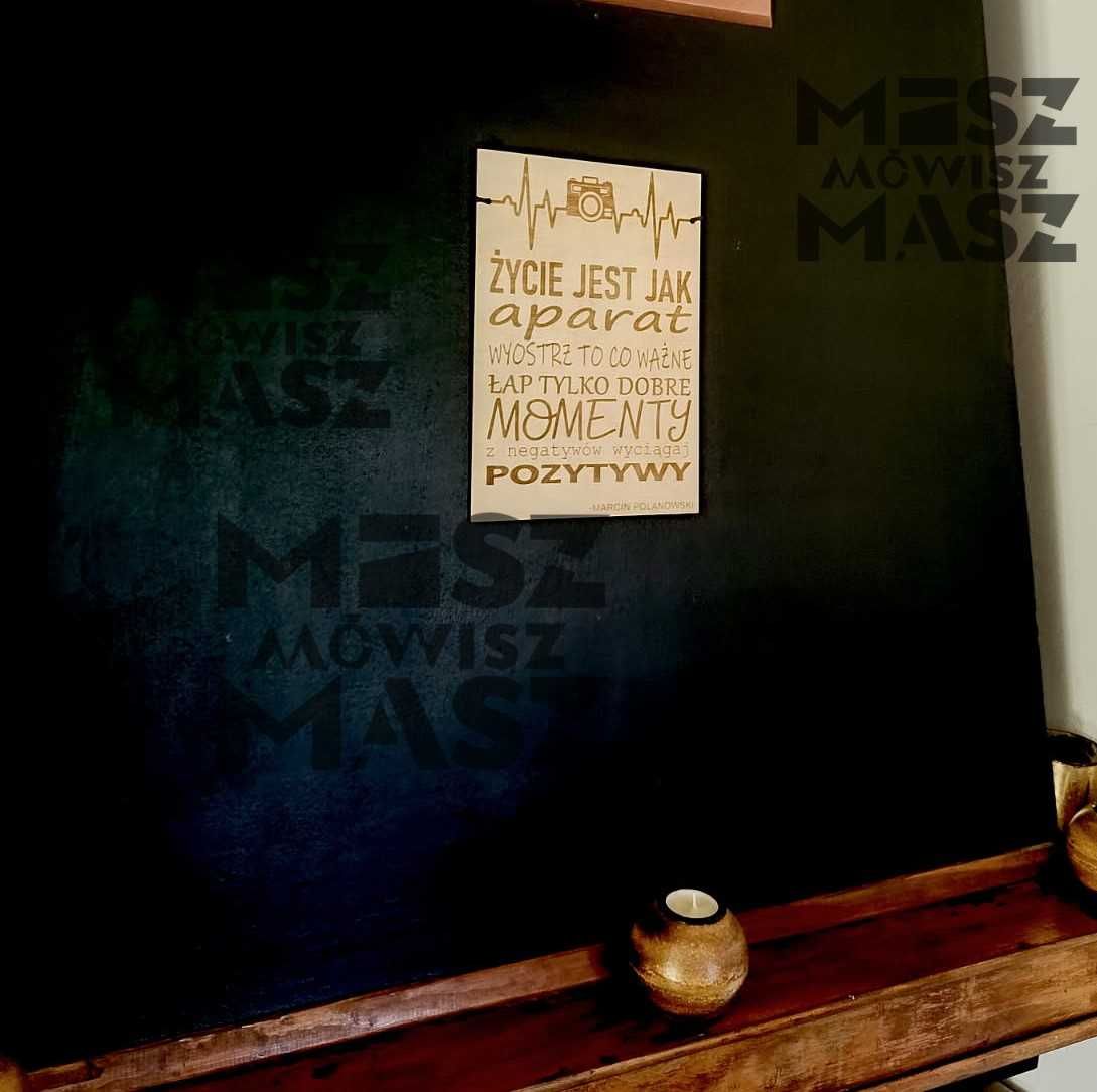Plakat drewniany Życie jest jak aparat Prezent #MiszMowiszMasz