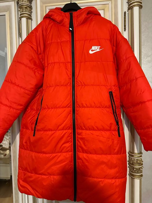 Пуховик найк, у дуже гарному кораловому кольорі, стан нової