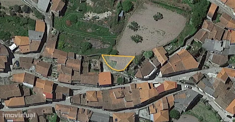 Casa Antiga em pedra para restauro.