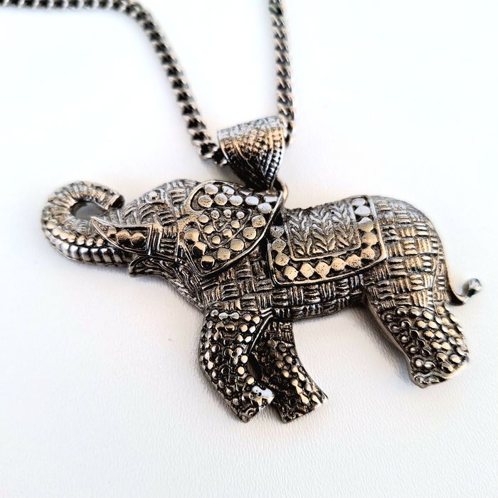 Łańcuszek z wisiorkiem "słoń". Warszawa