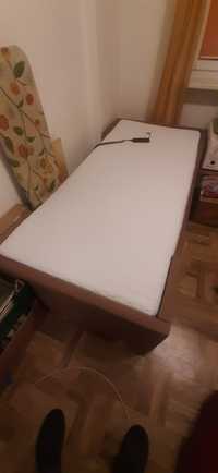 Łóżko z materacem i ze stelażem regulowanym elektrycznie  90x200