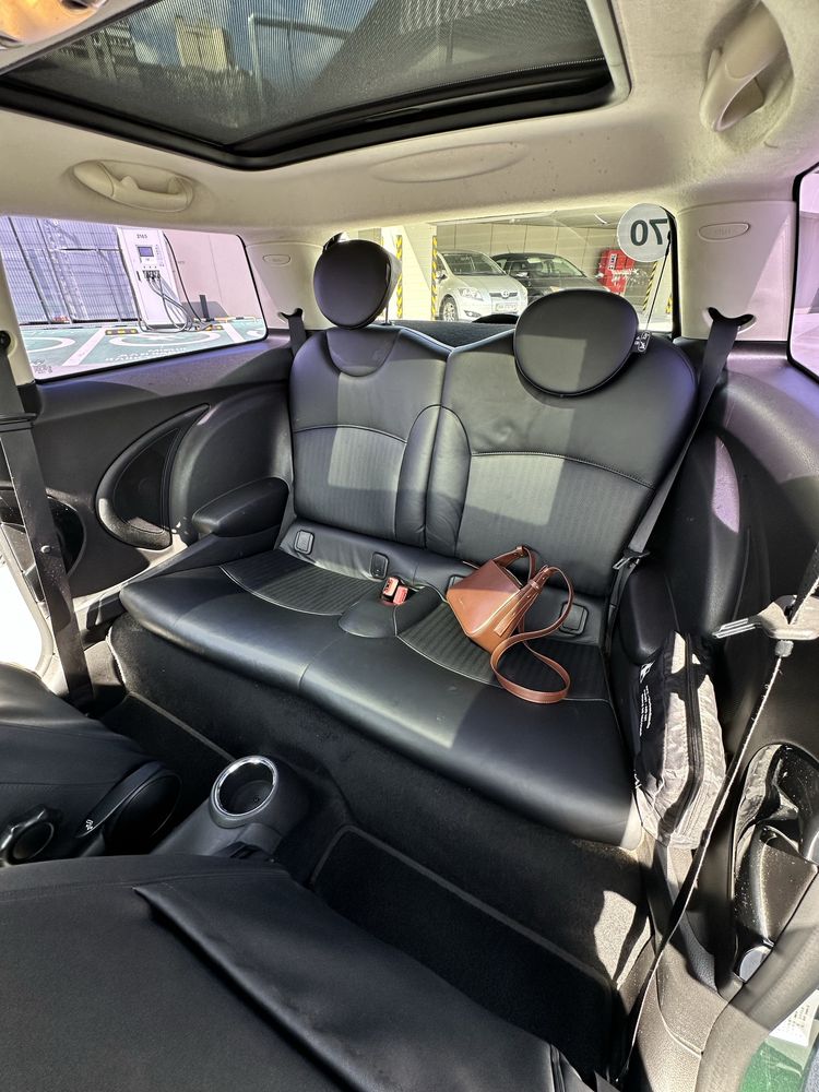 Автомобіль MINI