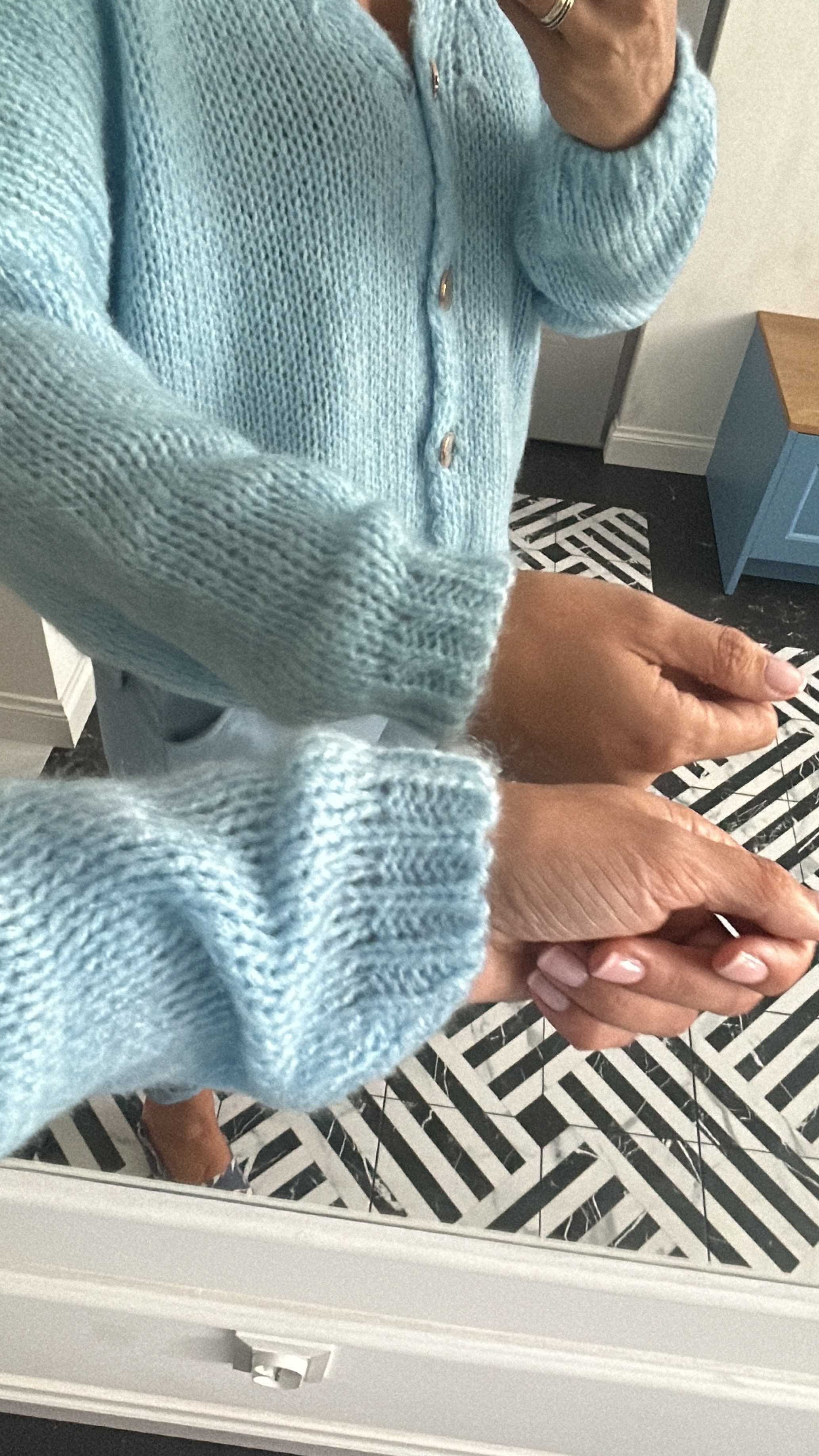 Sweter Amelia z ozdobnymi guzikami