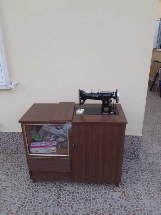 Maquina de Costura OLIVA