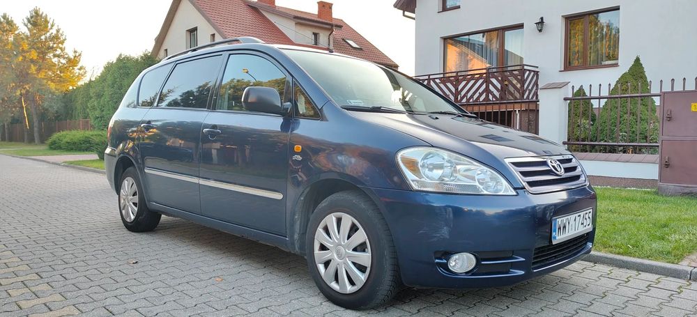Toyota Avensis Verso Toyota Avensis verso 2004 r, 5 osobowa