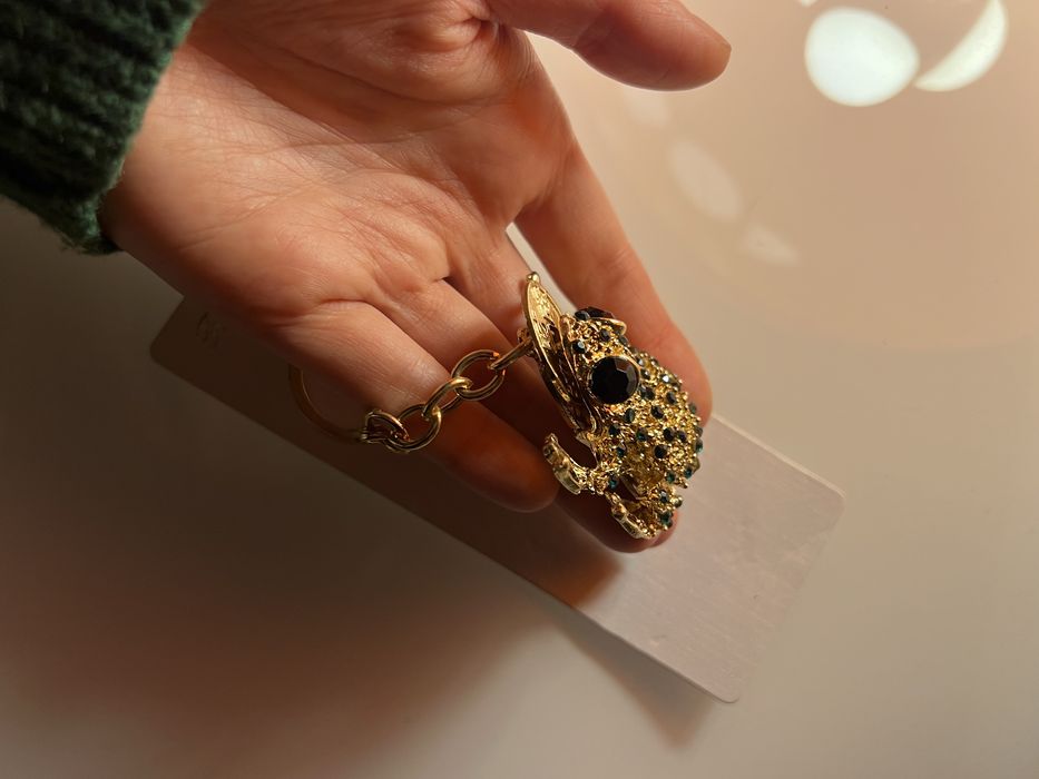 Новий брелок з жабкою