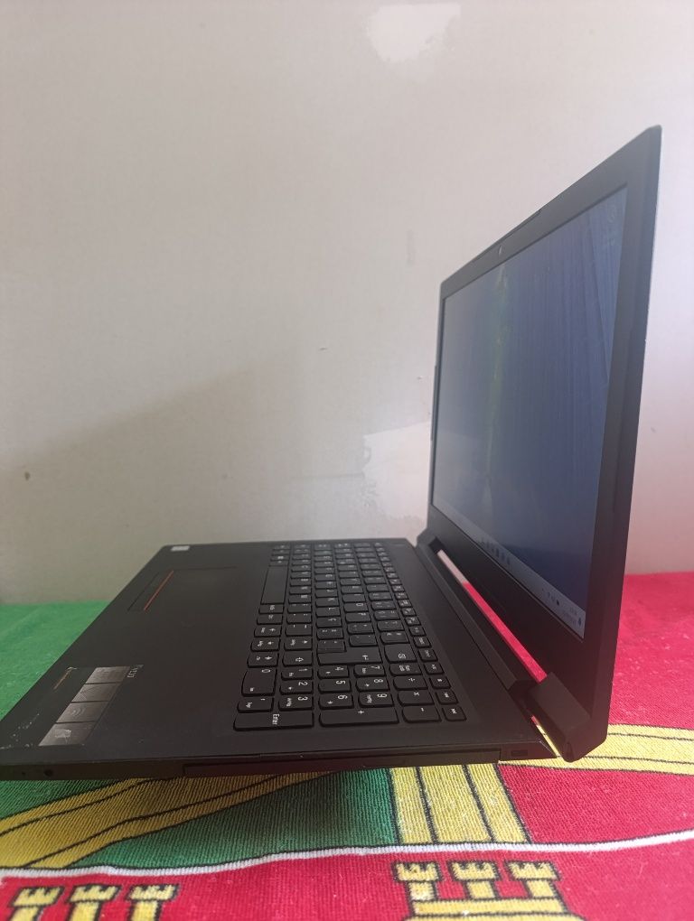 Lenovo V110 (i3-6005u - 8GB DDR4 - 250GB ROM)