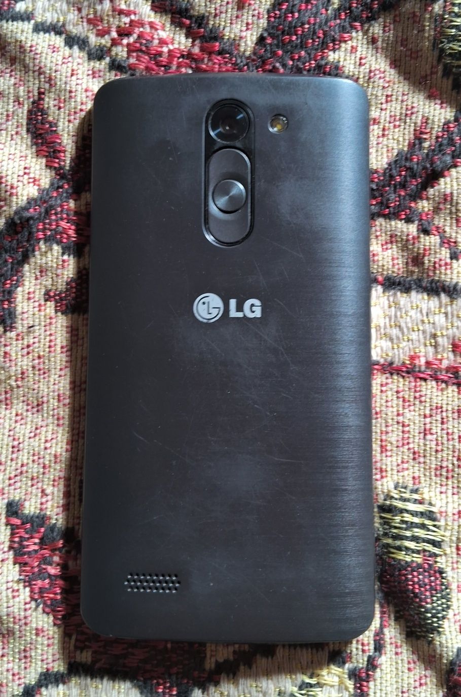 Продам  телефон LG