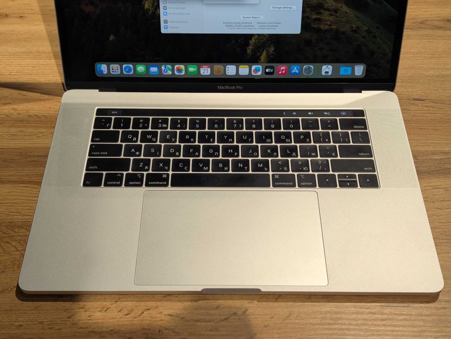 Macbook pro 15 2018 core i7 2.2ghz 16/256gb pro 555x 4gb