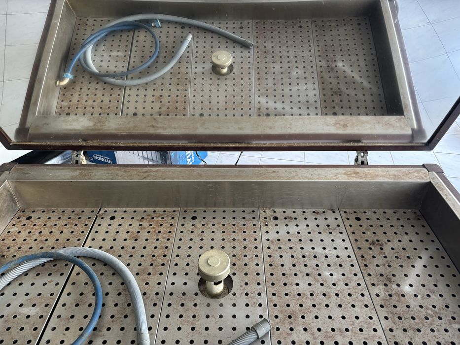 Vendo vitrine de peixe a funcionar.