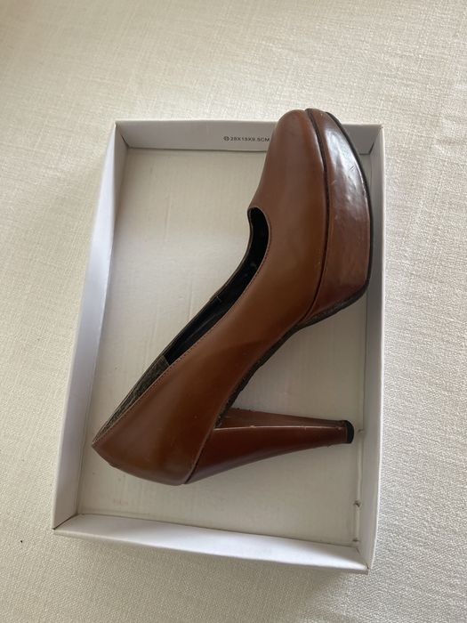 Sapatos em pele marca Hera