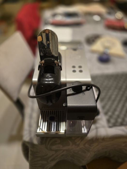 Máquina de café Nespresso Delonghi Latissima