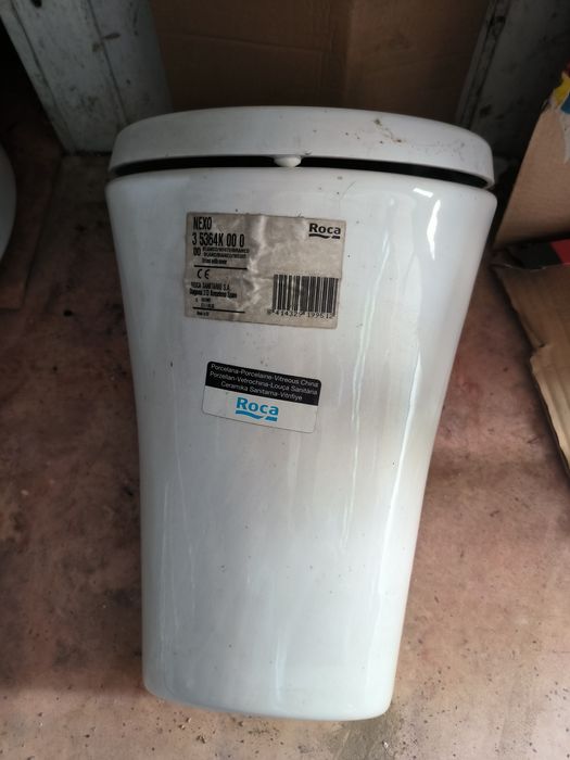 Pisuar Roca Nexo z pokrywą wolnoopad Nowy