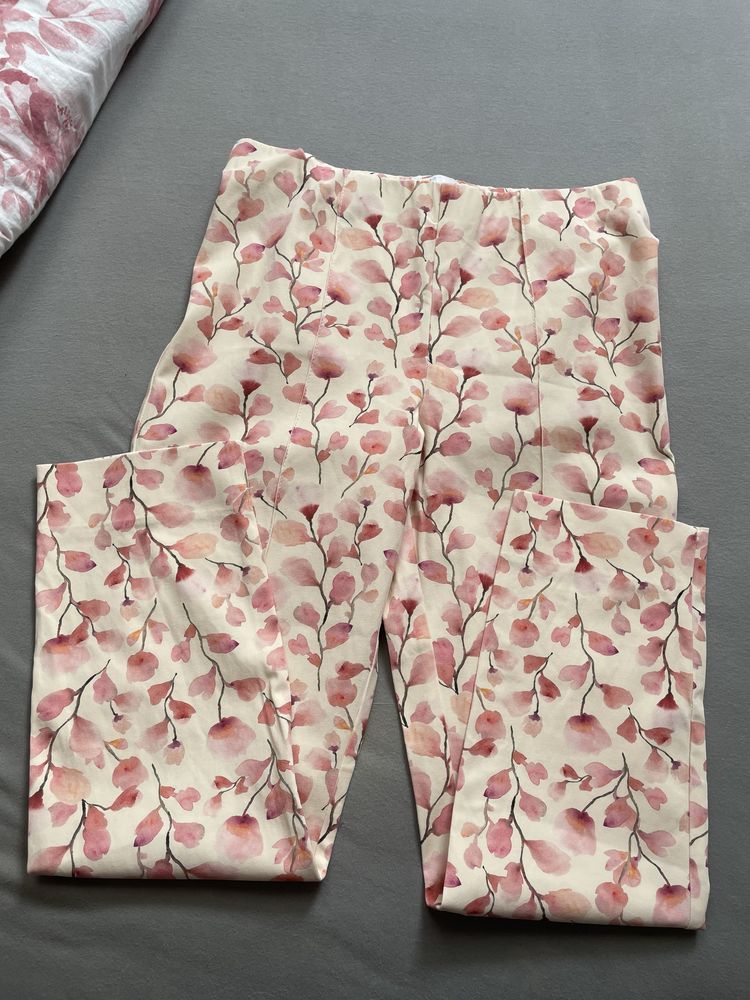 Spodnie cygaretki przeszycia kwiaty peonie pudrowe S/M/L elastyczne