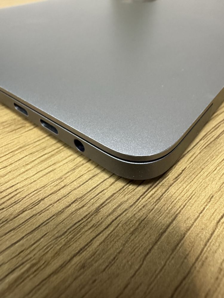 MacBook Pro 2017 Touch Bar 8/256gb Intel Core i5