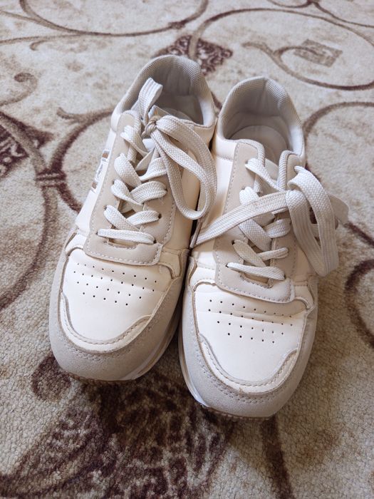 Гламурні кросівки р.38