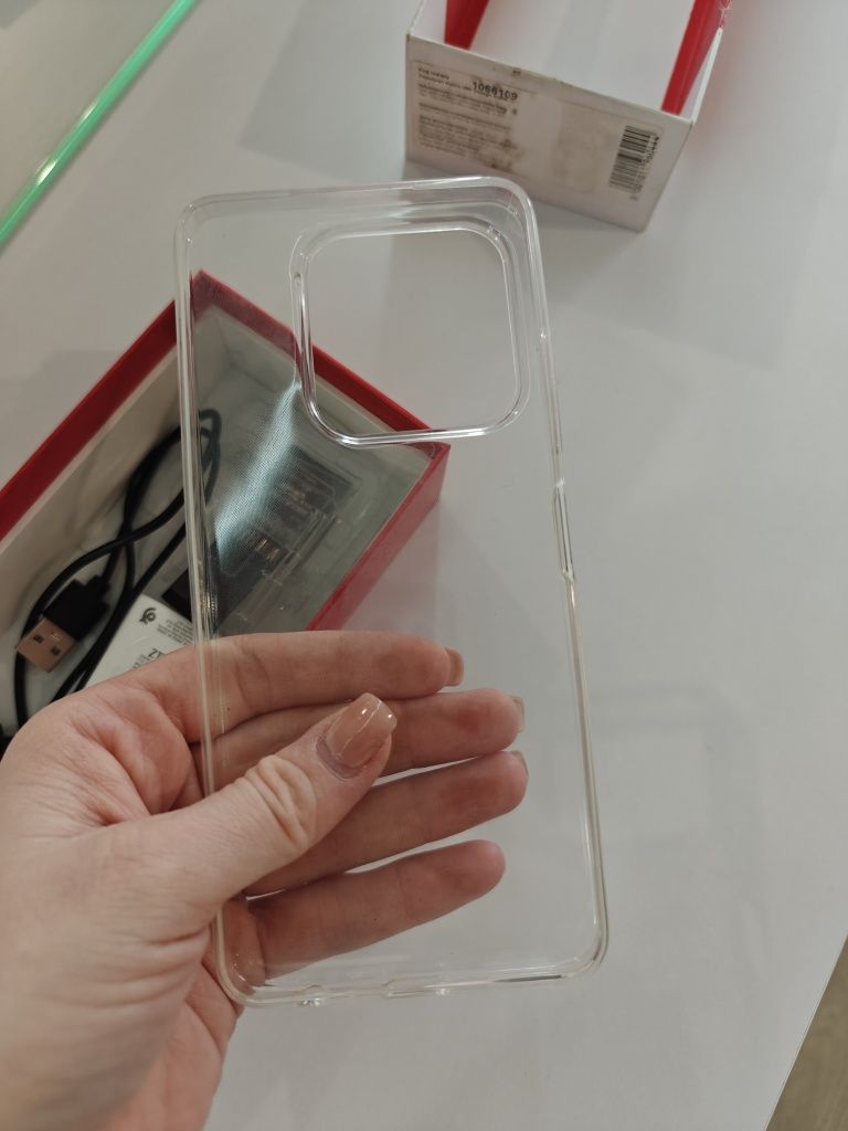 Телефон nubia v60. 256gb на 16gb + чехол + 2 слота пам'яті + зарядка