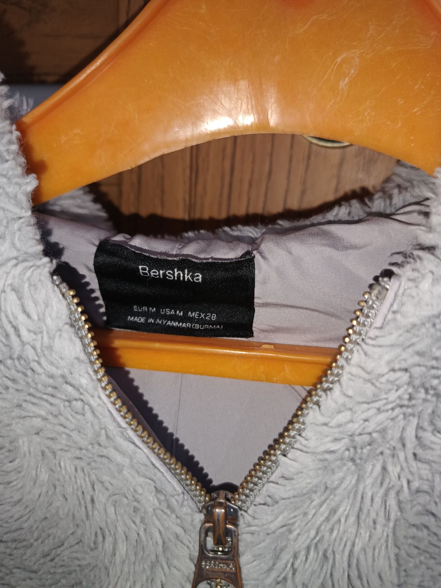 Futerko szare r 38 m Bershka