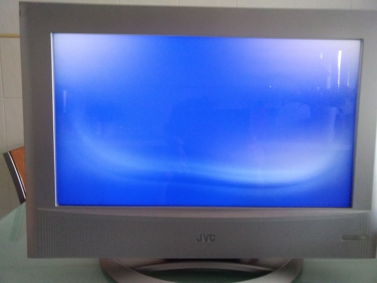 Vendo TV - DVD e cabo som fibra óptica  - TV JVC LCD/ leitor DVD