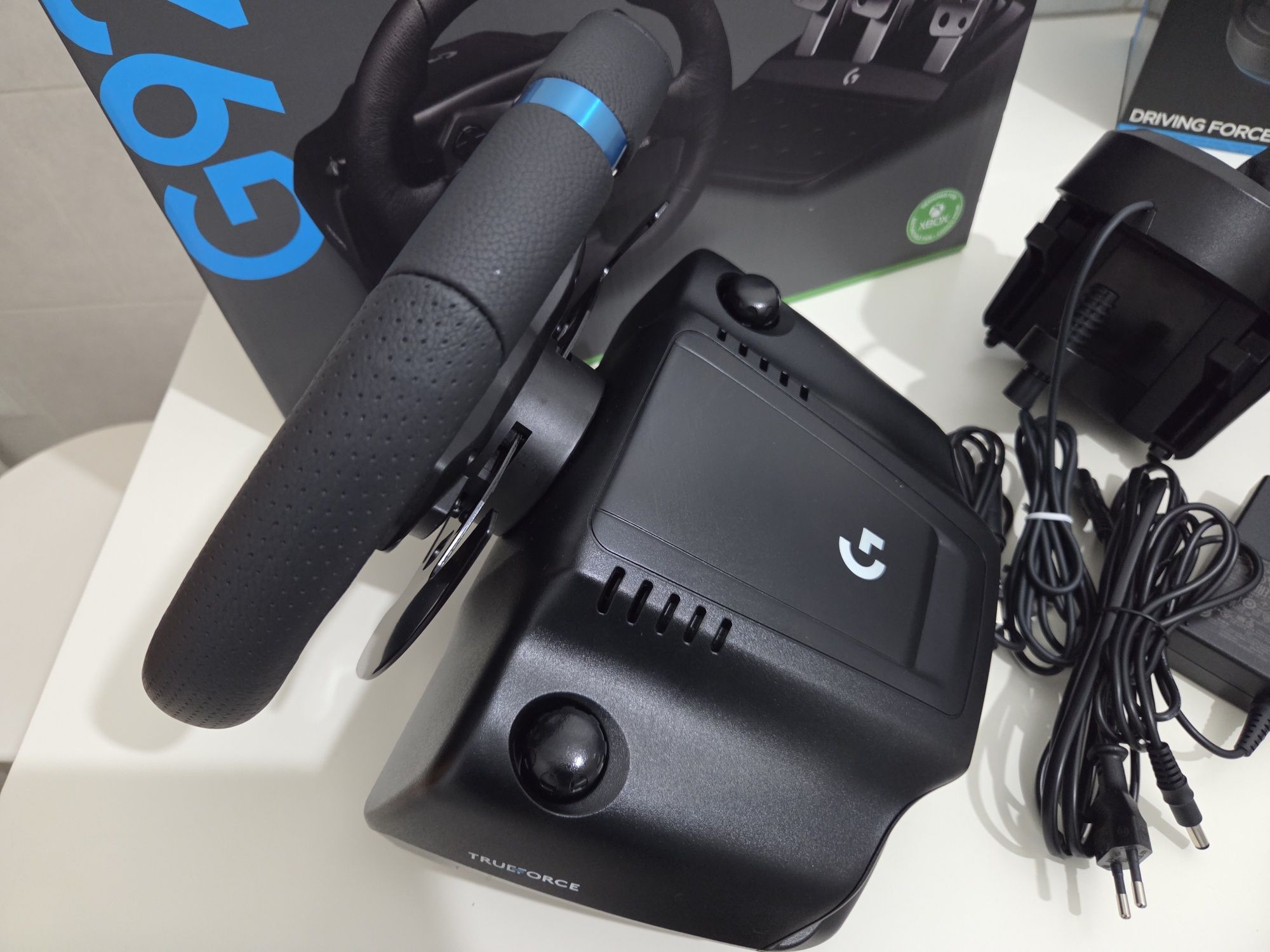 Volante Logitech G923 TRUEFORCE com Pedais e Câmbio Manual