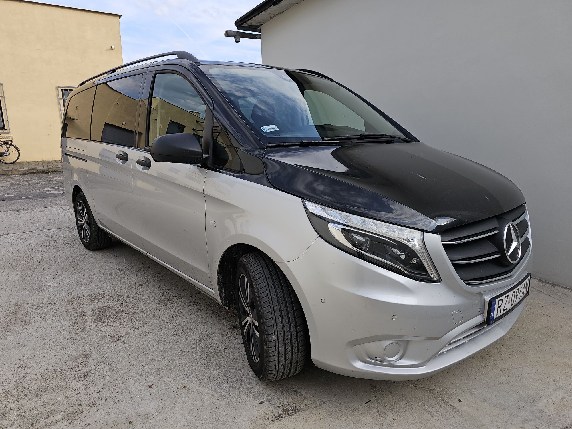 Wynajem bus  VIP komfortowy 8 osob Automat