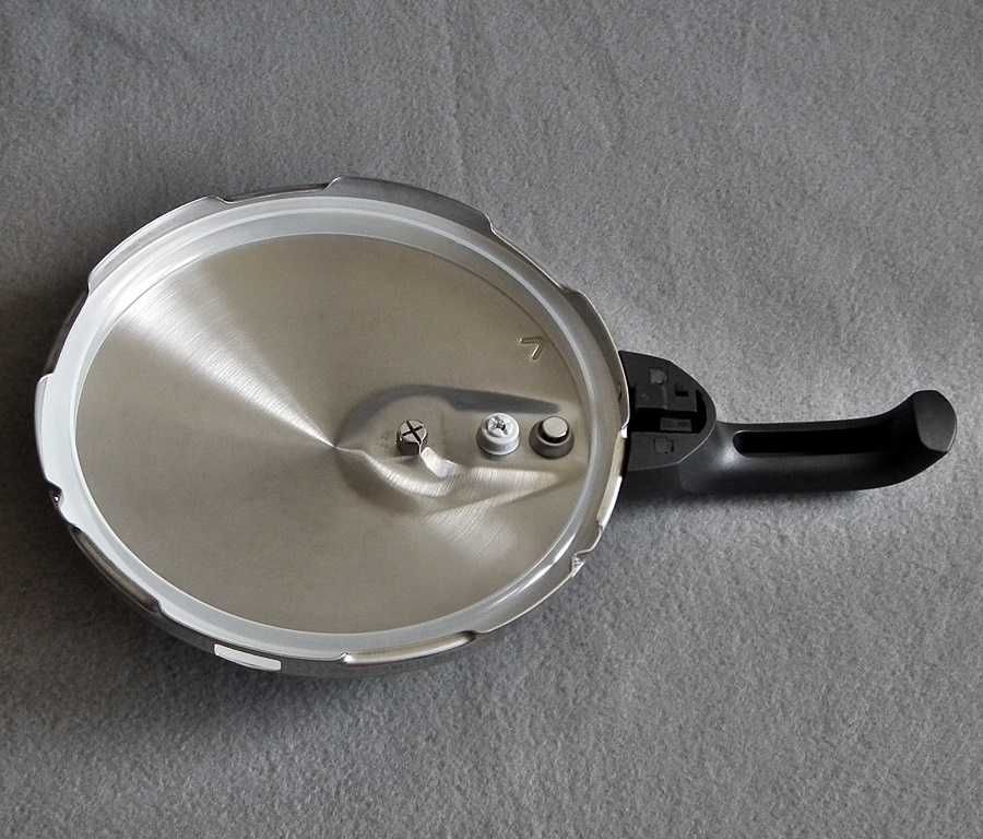 Francuski szybkowar TEFAL Sensor o pojemności 6,0ll, do indukcji