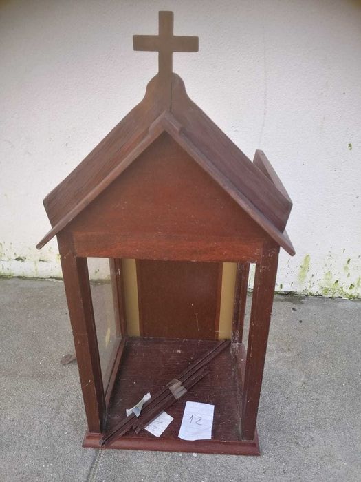 Oratórios e capelas em madeira