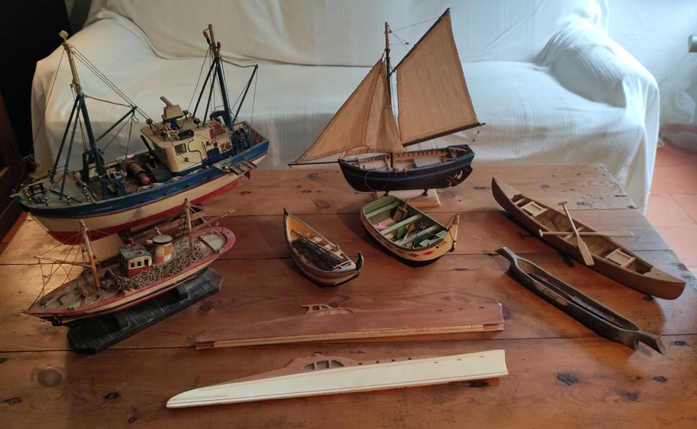 Conjunto de réplicas de barcos